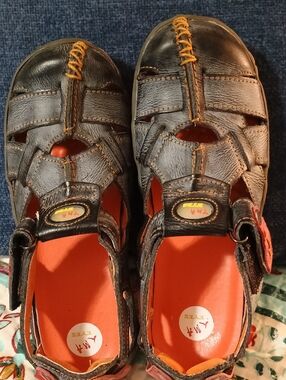 NWOB TMA EYES Blue Leather Closed Toe Fisherman Sandals Comfort Shoes